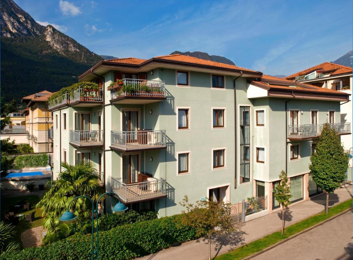 Residence Alle Palme Riva del Garda Exterior photo